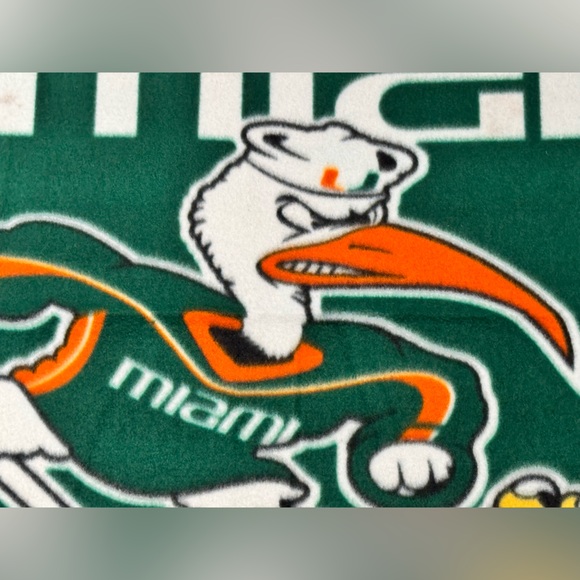 University of Miami Fleece Blanket. - Picture 2 of 7